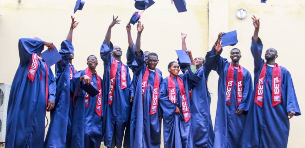 Cérémonie de graduation aux Étudiants de ISETA